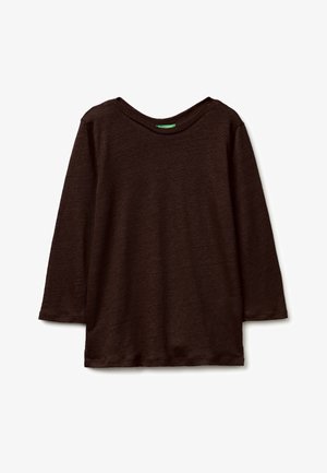 Donkerbruin, langärmelig shirt met ronde hals en een eenvoudig ontwerp, plat gelegd op een witte achtergrond.
