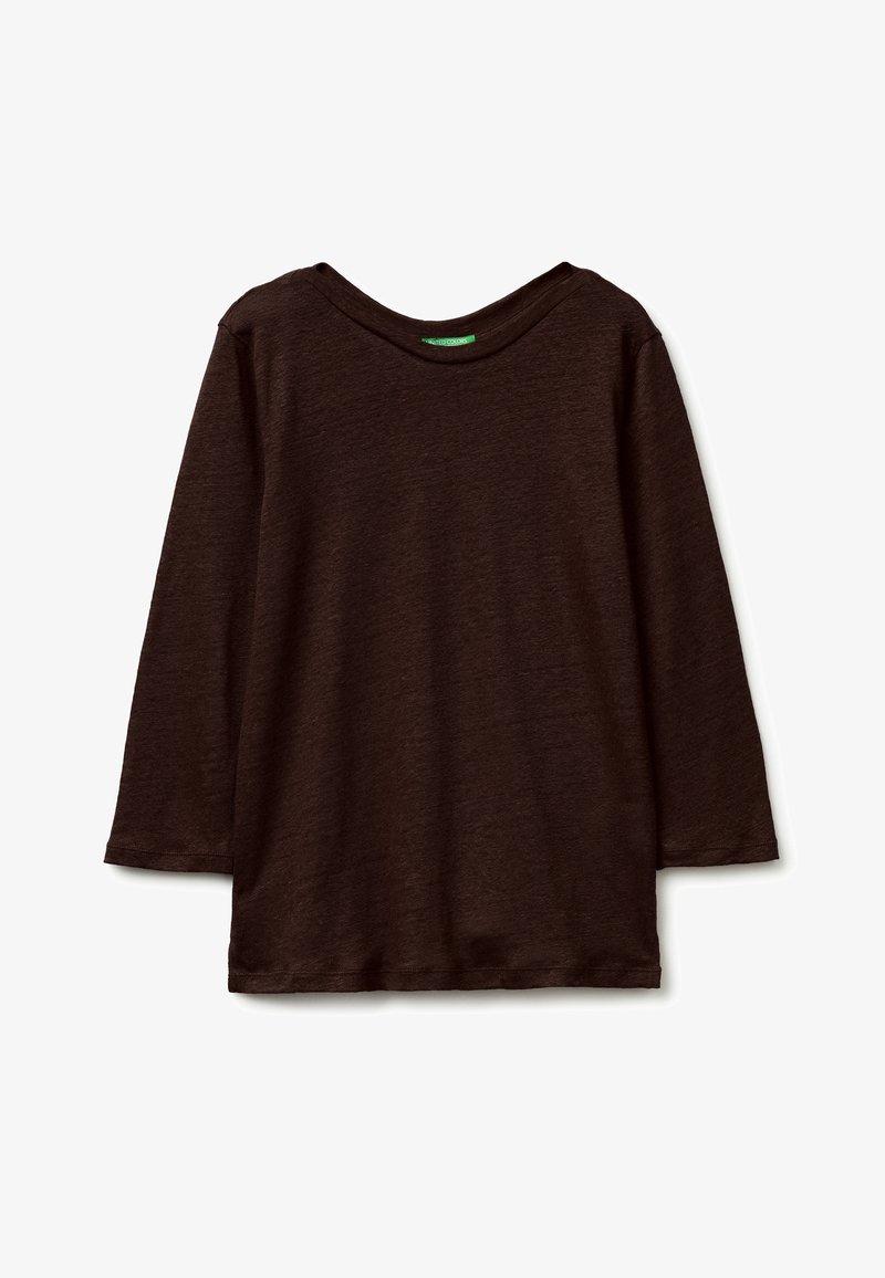 Camiseta de manga larga de color marrón oscuro con cuello redondo y diseño sencillo, mostrada extendida sobre un fondo blanco.