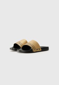 EA7 Emporio Armani WATER SPORTS UNISEX - Strandpapucsok és -szandálok - black/gold