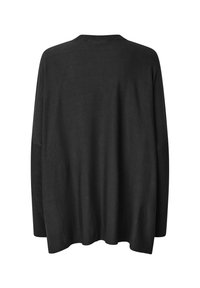 Zwarte, lange mouwen sweater met een losse pasvorm, voorzien van een ronde halslijn en geribbelde accenten op de mouwen en de zoom. Zachte brei textuur.