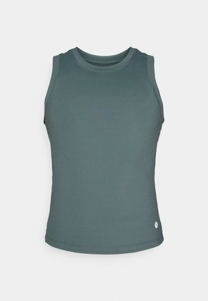 Ärmelloses Tanktop in einem gedämpften Grünton, mit gerippter Struktur, rundem Ausschnitt und einem kleinen Logoakzent am Saum.
