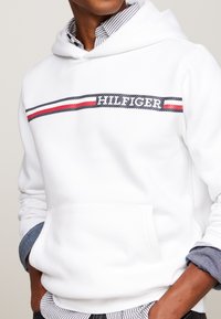 Tommy Hilfiger CHEST STRIPE HOODY - Jersey con capucha - white