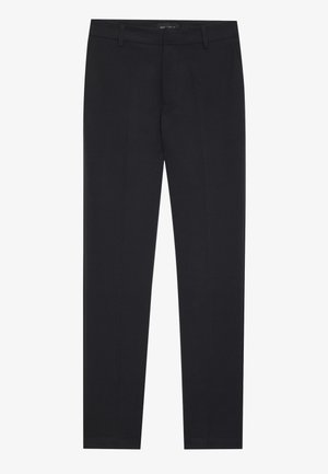 Čierne formálne nohavice slim-fit s pútkami na opasok a prednými vreckami, navrhnuté pre upravený, profesionálny vzhľad.