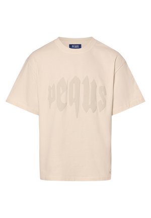 Beżowa koszulka z krótkim rękawem z dużym, stylizowanym napisem "pequs" na piersi i okrągłym dekoltem.