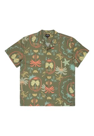 Koszula z krótkim rękawem w oliwkowej zieleni z tropikalnym wzorem kolorowych palm i kwiatów; materiał wygląda na lekki i gładki.