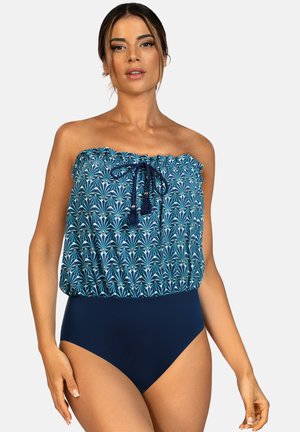 Strapless, wzorzysty strój kąpielowy z niebieskim, tropikalnym nadrukiem na górze oraz jednolitym, granatowym, wysokim stanem na dole. Miękka tkanina, dekolt z falbanką i regulowane wiązanie.