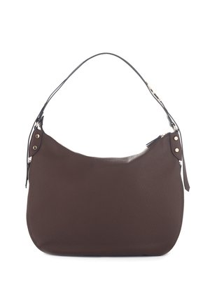 Borsa hobo in pelle marrone con forma curva, superficie texturizzata e una sola tracolla. Presenta cuciture tono su tono e dettagli in metallo.