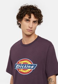 Dickies ICON LOGO TEE - Triko s potiskem - plum perfect