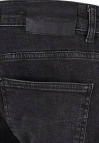 Thumbnail Image 9