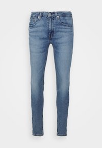 Kék farmernadrág slim fit szabással, közepes derékkal, standard öt zsebes kialakítással és diszkrét kopásos részletekkel.