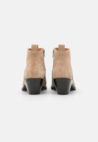 YAS YASALVA BOOTS - Bota de tornozelo estilo cowboy/motociclista - sesame