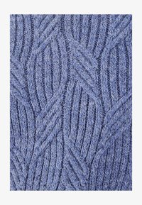 Sélectionné, Heather Blue