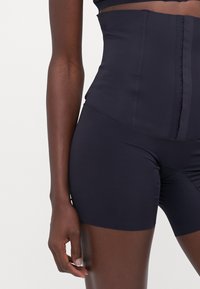 MAGIC Bodyfashion BODY CONTROL BERMUDA - Shapewear - black
