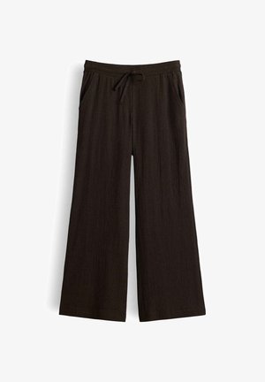 Dunkelbraune Weitbein-Hose mit elastischem Bund, Kordelzug und Seitentaschen, vor weißem Hintergrund dargestellt.