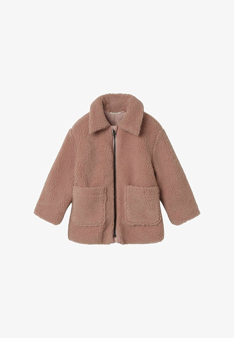 Rosa Kunstpelzjacke mit Reißverschluss vorne, übergroßem Kragen, zwei frontalen aufgesetzten Taschen und weicher, strukturierter Oberfläche.