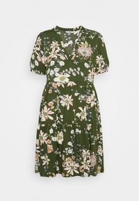 Květinové šaty v tmavě zelen�é barvě, s krátkými nápadnými rukávy, véčkovým výstřihem a vrstvenou sukní s mnoha květinovými vzory v pastelových barvách.