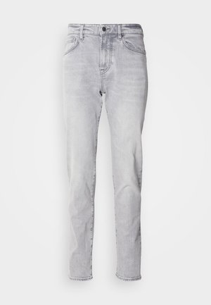 Světle šedé džíny z denimu se střihovým designem rovného nohavice, obsahující pět kapes, zipový pás a vybledlé oblasti pro opotřebovaný vzhled.