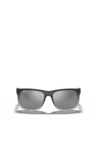 Occhiali da sole con montatura nera opaca, lenti grigie sfumate, forma quadrata e logo Ray-Ban sulla tempia sinistra. Design minimalista.