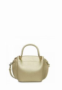 Sac à main en cuir doré avec une surface texturée, deux poignées courtes et une bandoulière amovible. Forme arrondie avec une base plate.