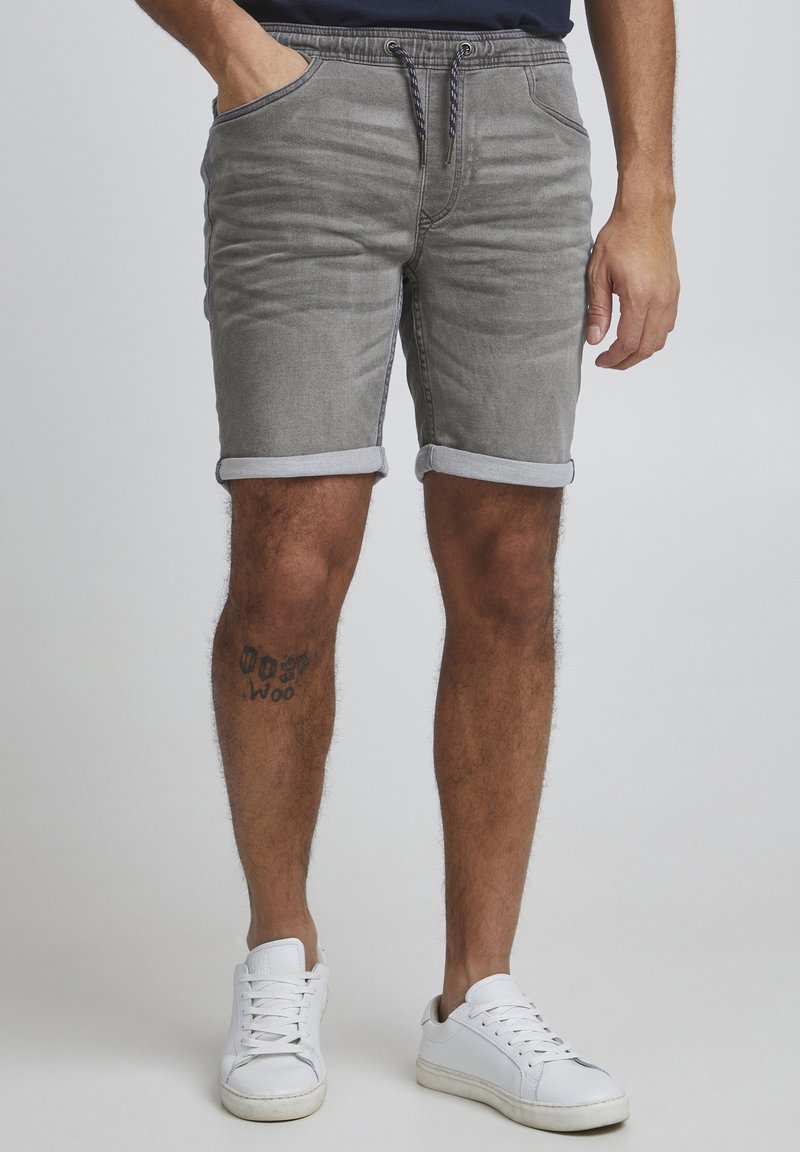 11 Project PRBARNE REGULAR FIT - Džinsa auduma šorti - denim grey