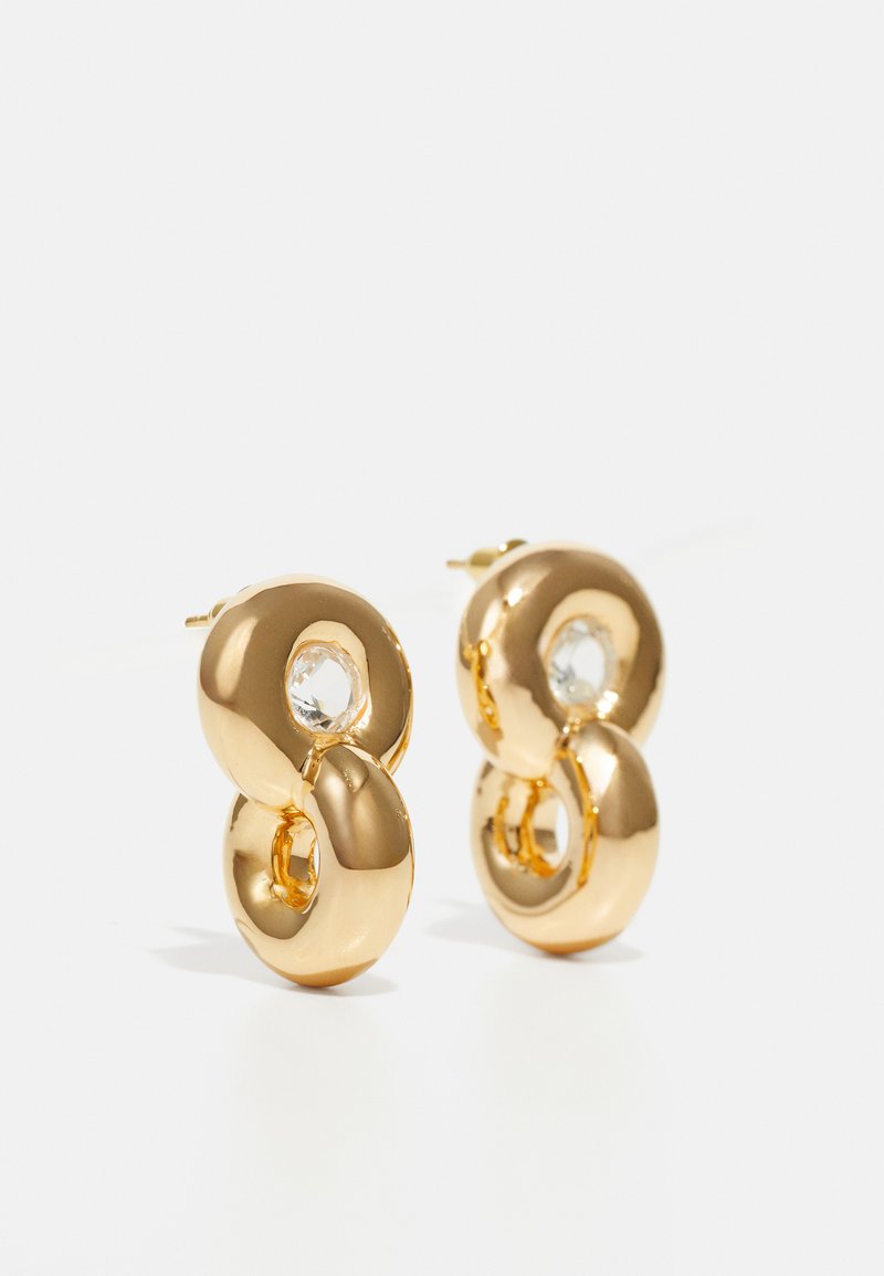 Zlato obarvane uhane, ki vsebujejo sijoč prepleten krožni dizajn z jasnim kristalnim poudarkom v središču enega zank.