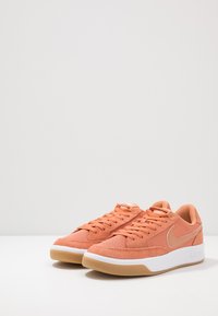 Nike SB ADVERSARY UNISEX - Sapatilhas de skate - healing orange/amber brown/white/light brown/black