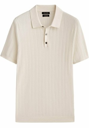 Polo blanc texturé à manches courtes avec col et patte à deux boutons, fabriqué en tissu tricoté respirant.