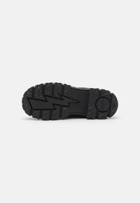 Buffalo ASPHA HYB MID - Aulinukai su platforma - black