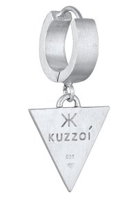 Silverfärgad hängande örhänge med en cirkulär ring och en texturerad triangulär berlock präglad med "KUZZOI" och "925" för sterlingsilver.