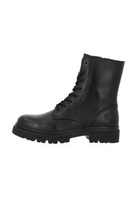 Schwarze Leder-Stiefeletten mit Schnürdesign, einer robusten Gummisohle und einem seitlichen Logodetail. Glatte Textur und verschiedene Ösenlöcher.