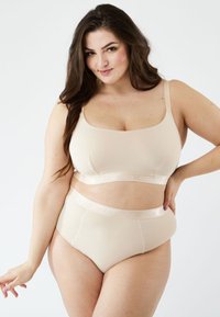 Beige bh en hoge taillebroekjes set, gemaakt van een gladde stof. Beschikt over een brede, zachte tailleband met een subtiel logo detail.