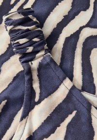 Street One PRINT-MIT RAFFUNG - Blouse - blau