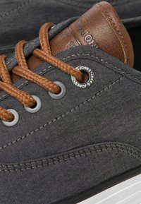 Jack & Jones JFWCURTIS CASUAL - Sneaker low - grau
