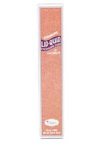 Glanzende vloeibare oogschaduw in een rosegouden tint, verpakt in een rechthoekige doos met heldere letters en metallic accenten. 4,5 ml.