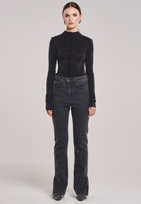 Benu TURTLENECK - Longsleeve - czarny
