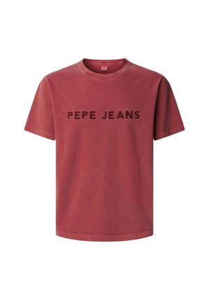 Rood katoenen T-shirt met korte mouwen en een ronde hals. Aan de voorkant staat in zwarte letters "PEPE JEANS" gedrukt.
