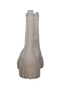 Hellbeige Stiefeletten mit glattem Lederfinish, ausgestattet mit einem Reißverschluss und grob strukturierten Sohlen. Minimalistisches Design, ohne Muster.