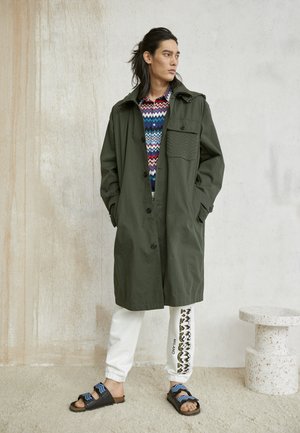 TRENCH - Trenchcoat - verde