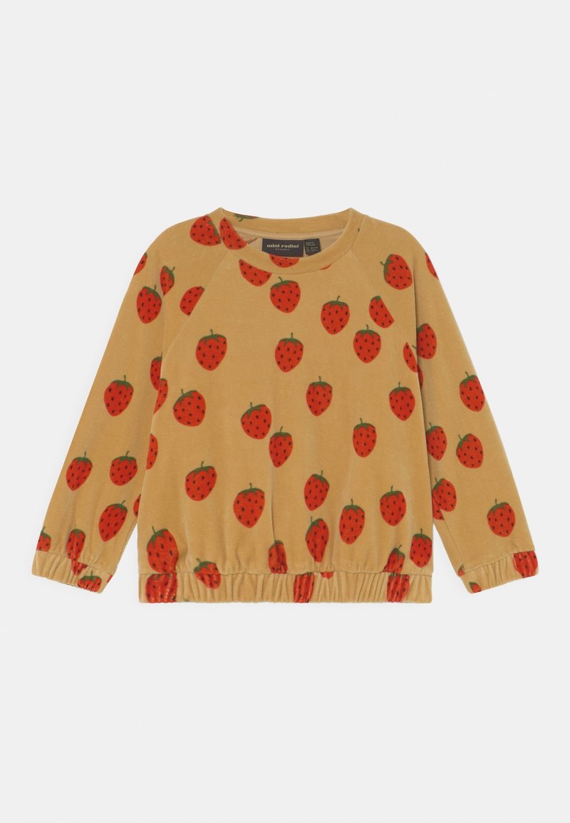 Suéter de algodón con mangas raglán, dobladillo elástico y mangas largas. Presenta un fondo beige con estampados de fresas rojas.