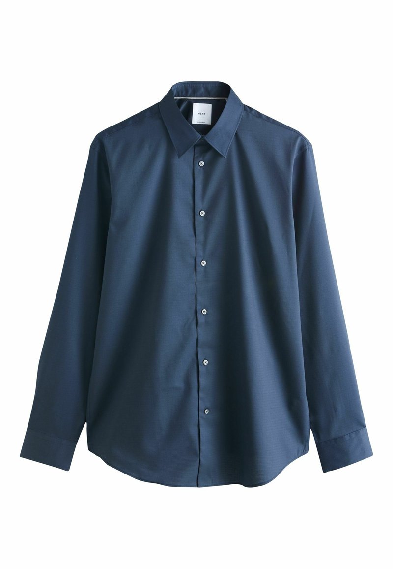 Granatowa koszula z długim rękawem, zapinana na guziki, z ostrym kołnierzykiem, guzikami z przodu i mankietami, wyeksponowana na białym tle.