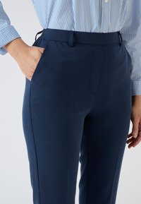 Damart 7/8ÈME BI-STRETCH - Pantalones - marine foncé
