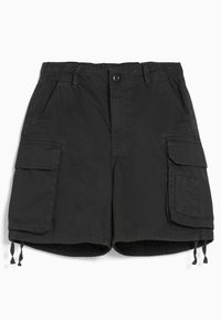 Černé cargo šortky s elastickým pasem, uzávěrem na knoflík, několika bočními kapsami a nastavitelnými šňůrkami na lemu.