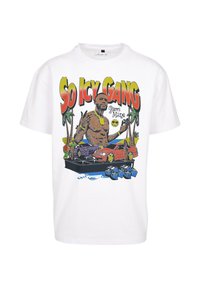 Hvid bomulds t-shirt med et farverigt grafisk motiv af en mand omringet af biler, palmer og teksten "So Icy Gang" i fed skrift.
