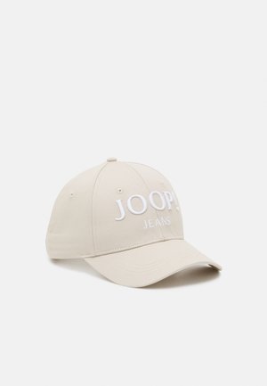 Casquette de baseball beige avec une visière incurvée et un texte brodé blanc indiquant ""JOOP! JEANS"" sur le panneau avant.