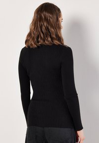 Apricot - Sweter