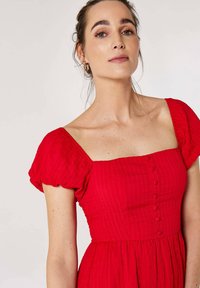 Apricot SELF CHECK MIDI - Freizeitkleid - red