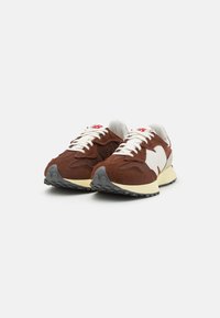 New Balance U327 UNISEX - Sneaker low - rich oak