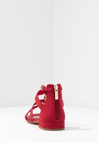 Tamaris Riemensandalette - lipstick