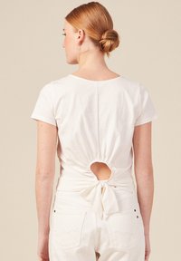 BONOBO Jeans MIT KURZEN ÄRMELN - T-shirt print - creme