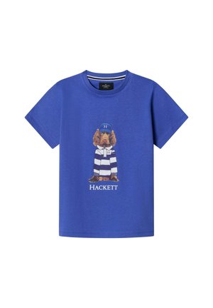 Blauw katoenen T-shirt met een afbeelding van een hond in een gestreepte outfit, met daaronder de merknaam "HACKETT".